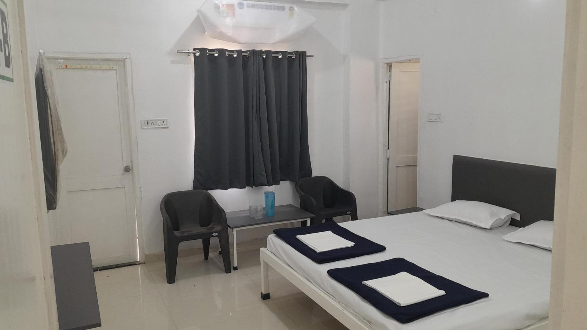 Hotel Gulati Suites Washim Exterior foto